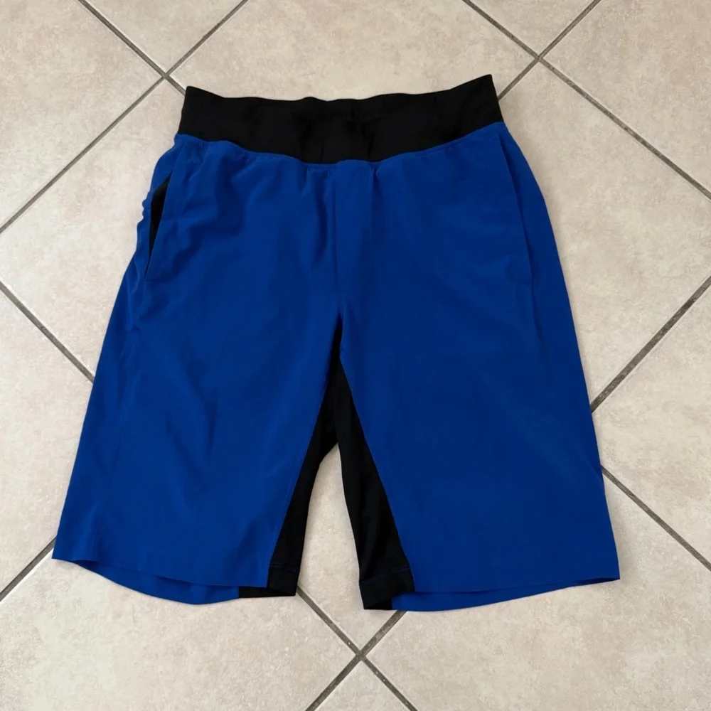 LULULEMON T.H.E. SHORT 11” LINERLESS BLACK BLUE COLOR SIZE MEDIUM EUC